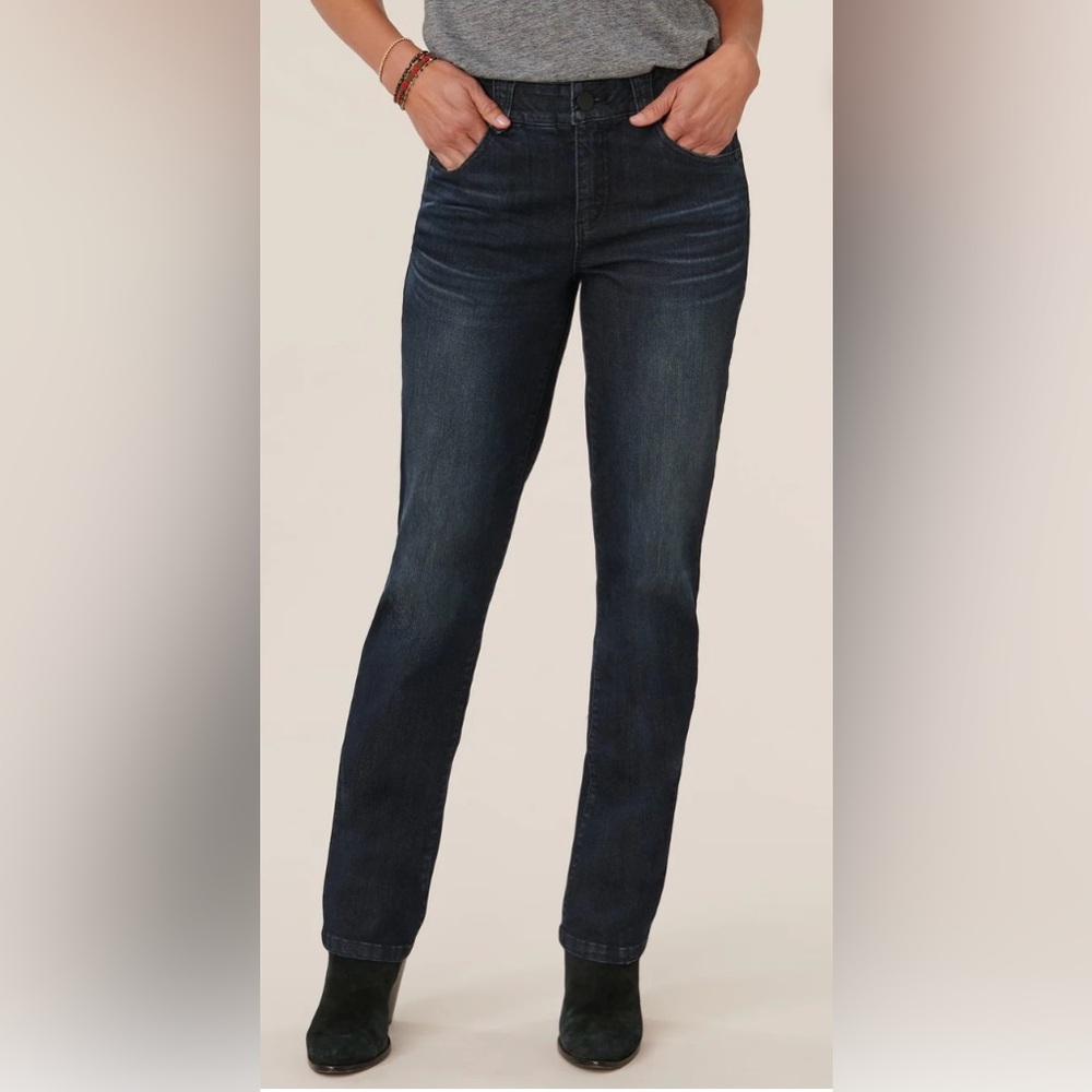 NWT Women’s Democracy “Ab”solution dark wash jeans. Sz. 6.